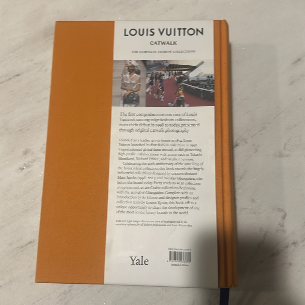 Louis Vuitton Coffee Table Book - Picture 5 of 5